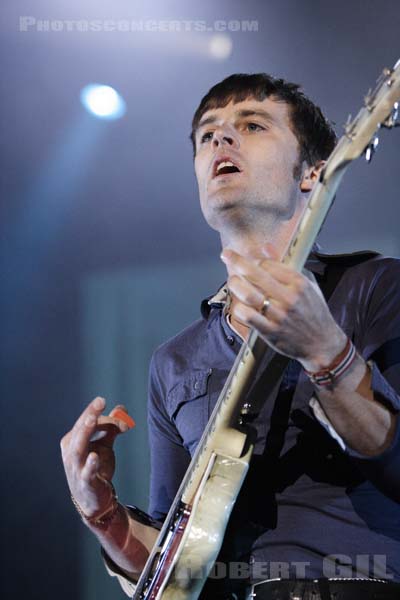 FRANZ FERDINAND - 2005-08-26 - SAINT CLOUD - Domaine National - Grande Scene - 